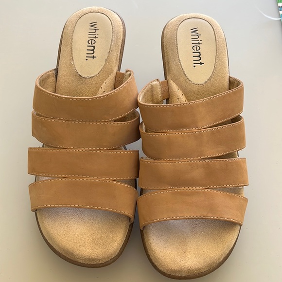 White Mountain Shoes - EUC White Mountain Size 10 W women’s 3 inch heel tan sandals, barely wor…